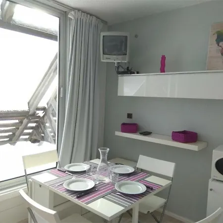 4 Personnes A Piau-engaly Avec Balcon Et Vue Sur Pistes - Fr-1-457-210