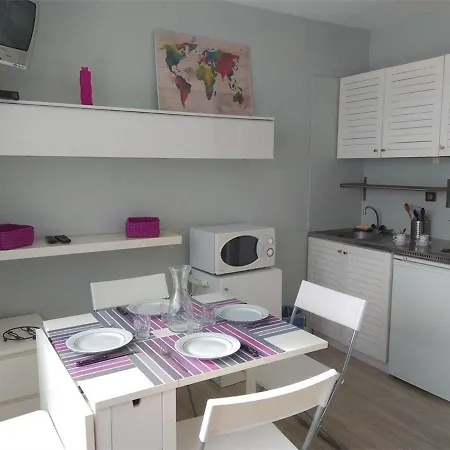 4 Personnes A Piau-engaly Avec Balcon Et Vue Sur Pistes - Fr-1-457-210 *