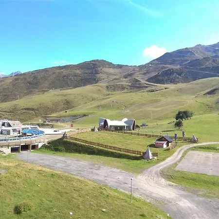 4 Personnes A Piau-engaly Avec Balcon Et Vue Sur Pistes - Fr-1-457-210